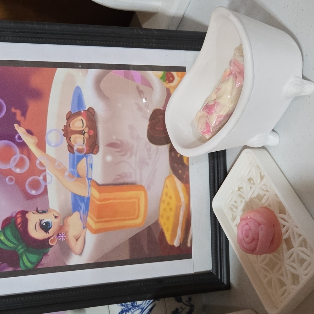 Vintage White Bathtub Soap Dish Set & Picture Frame